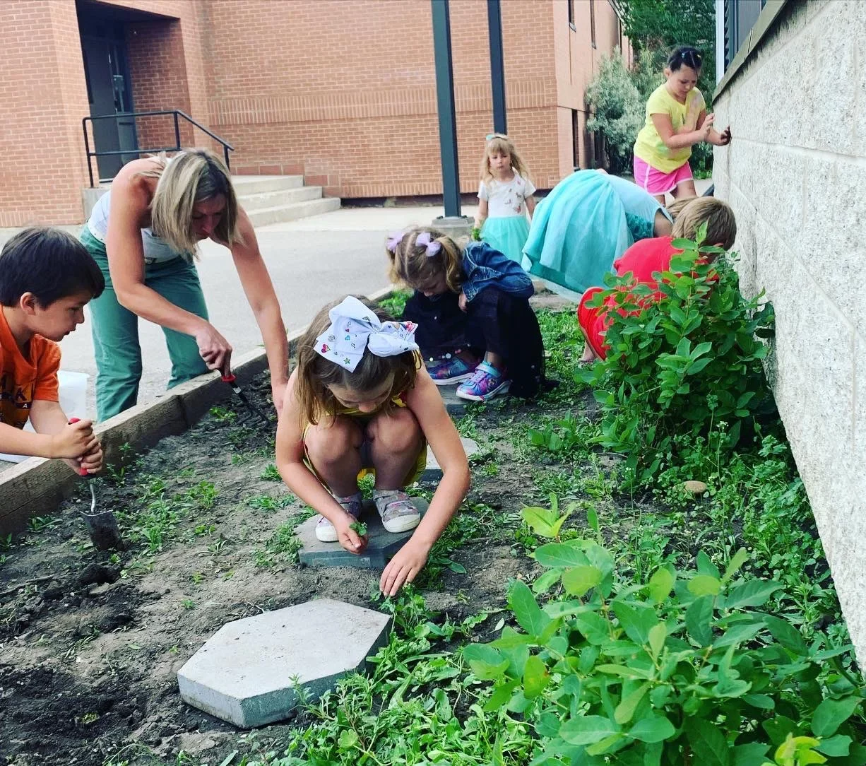 Building a Sustainable and Healthy Community - Support Local, Eat Fresh